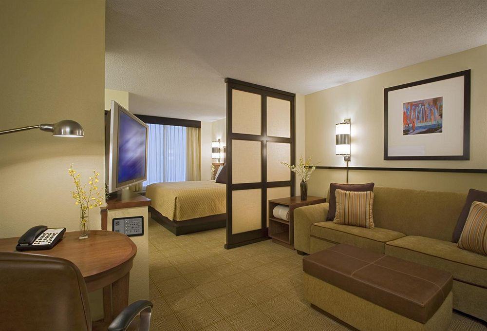 Hyatt Place Roanoke Airport / Valley View Mall Room photo